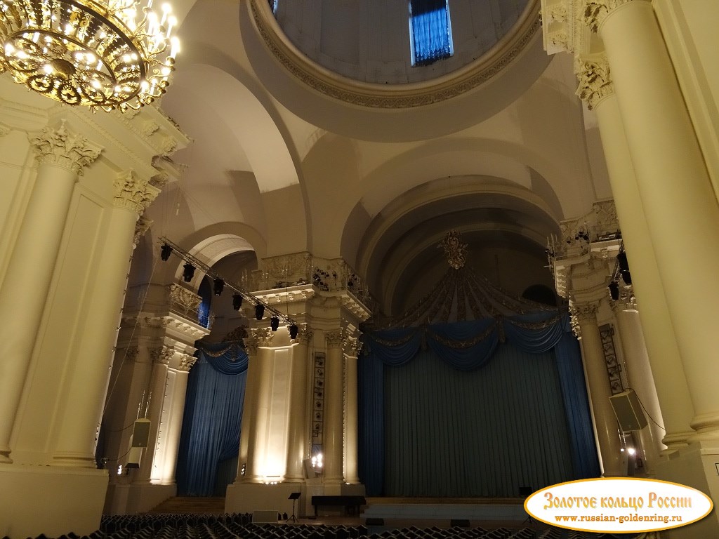 Смольный монастырь. Интерьер собора