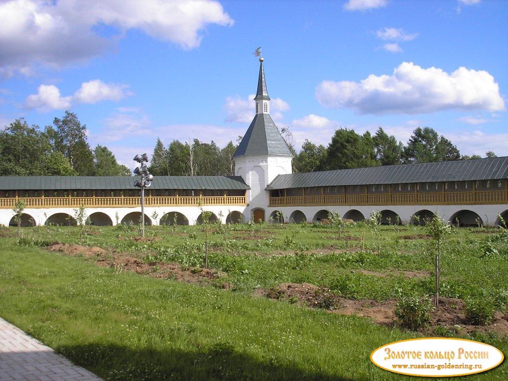 Иверский монастырь. Стены монастыря