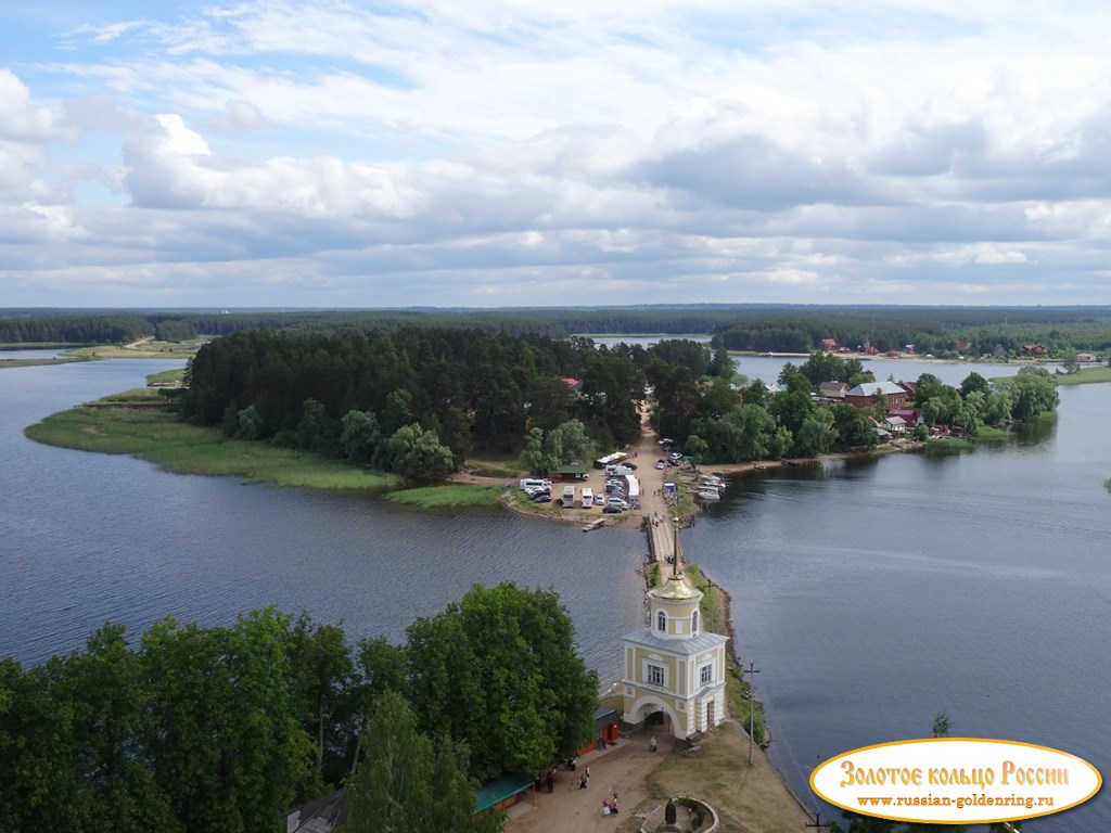 Нило-Столобенская пустынь (Нилова пустынь). Полуостров Светлица (вид с колокольни)