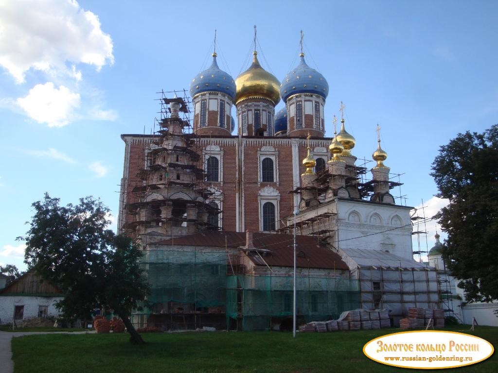 Собор Успения Пресвятой Богородицы. Церковь Богоявления и Успенский собор