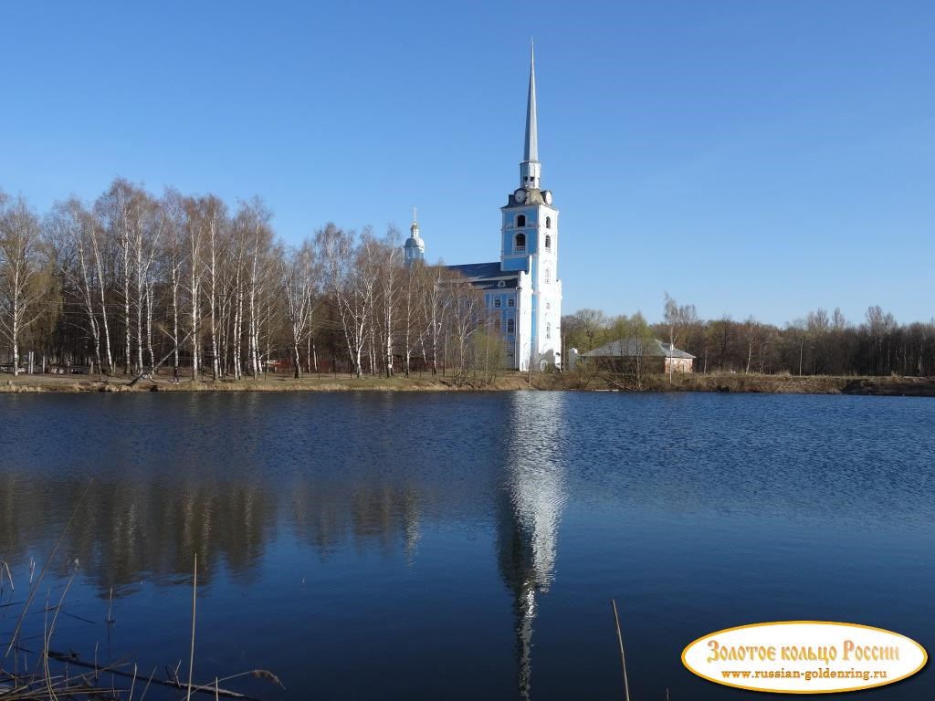 Храм святых апостолов Петра и Павла. Петропавловский пруд