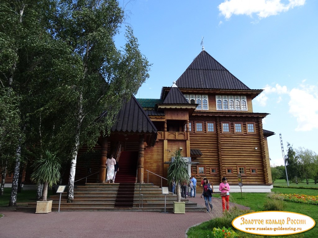 Дворец Алексея Михайловича в Коломенском. Западное крыльцо