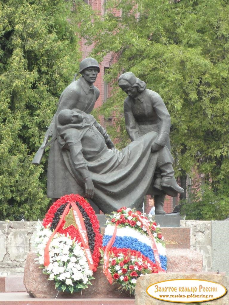 Сквер Памяти героев. Памятник солдатам