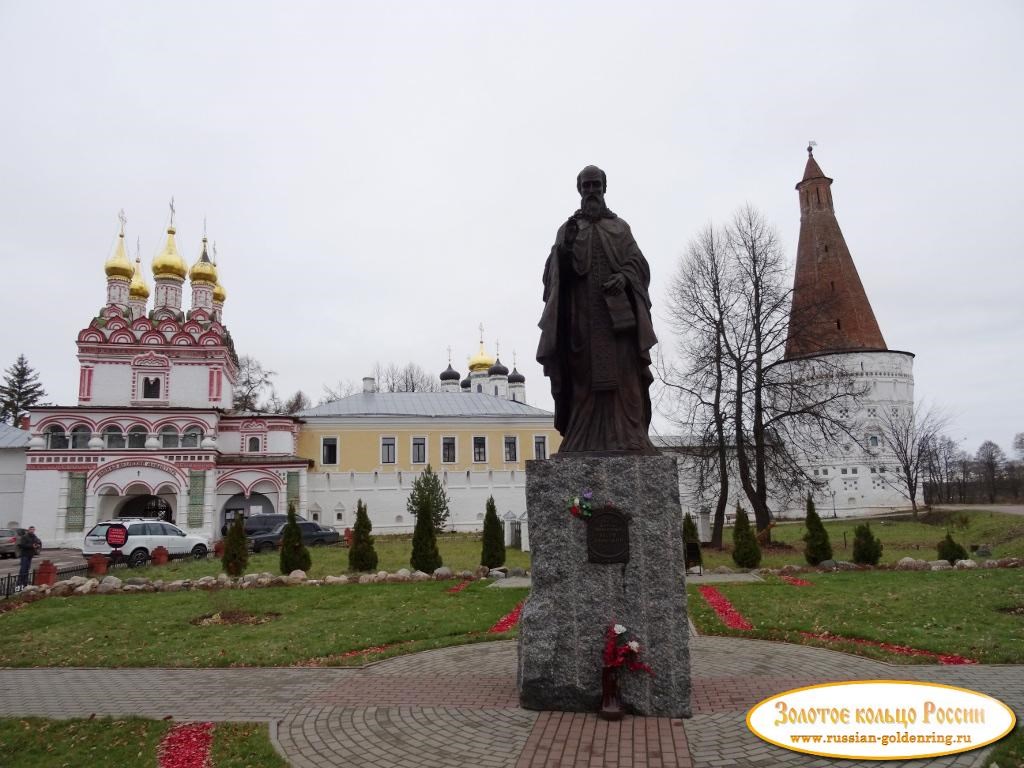 Иосифо-Волоцкий монастырь. Памятник спреподобному Иосифу