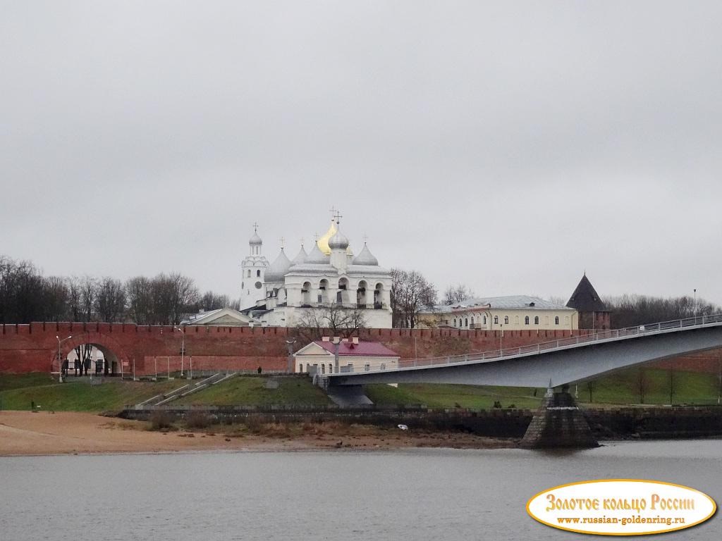 Новгородский Детинец (кремль). Вид со стороны Гостиного двора