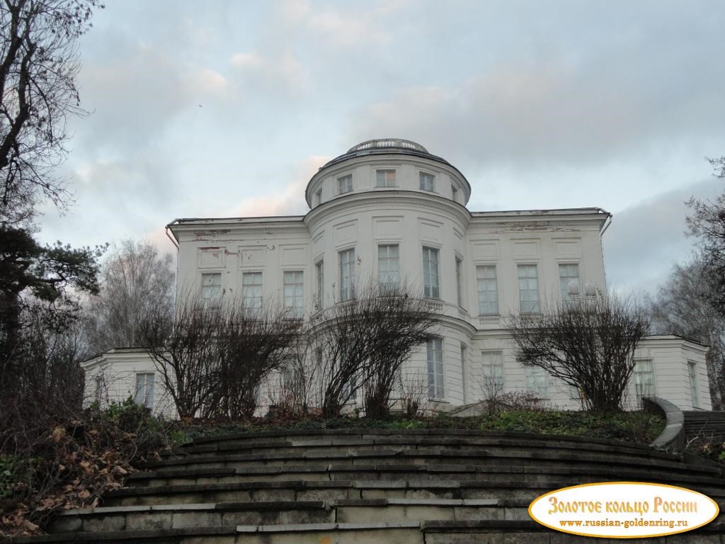 Богородицкий дворец-музей. Вид со стороны пруда