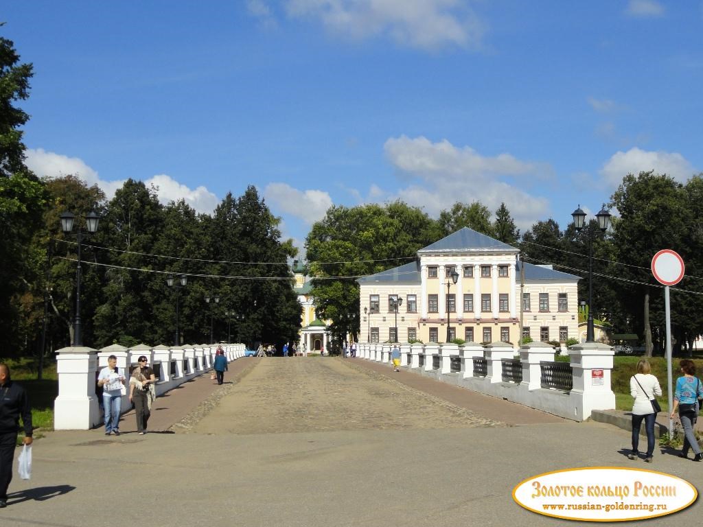 Угличский кремль. Мост через ручей Шелковка