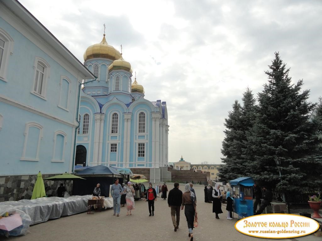 Задонский Рождество-Богородицкий мужской монастырь. Территория монастыря в 2014 году