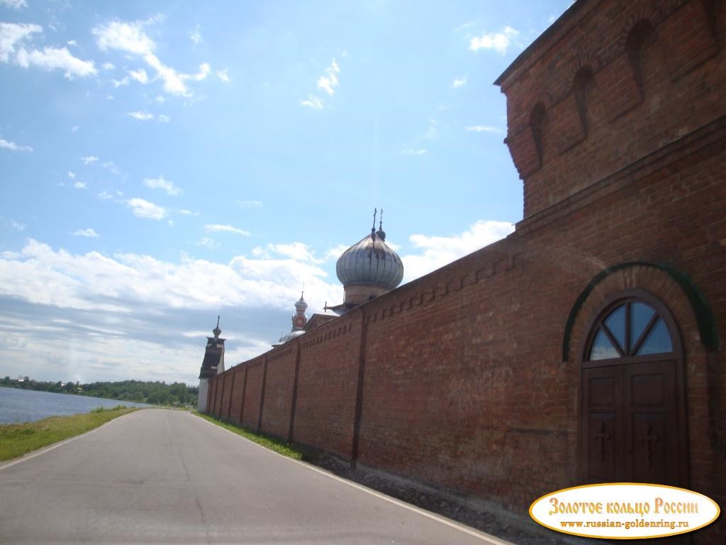 Никольский мужской монастырь. Восточная стена