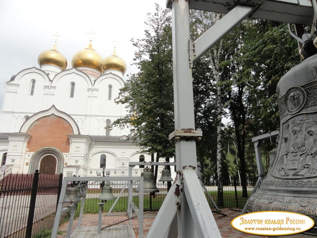 Собор Успения Богоматери. Вид со стороны звонницы