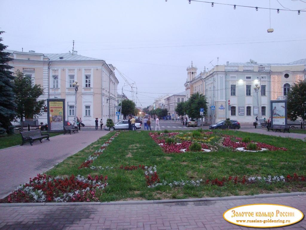 Площадь Ленина. Цветочные клумбы