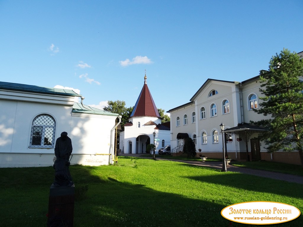 Воскресенская церковь в Подольске. Церковные постройки и воскресная школа