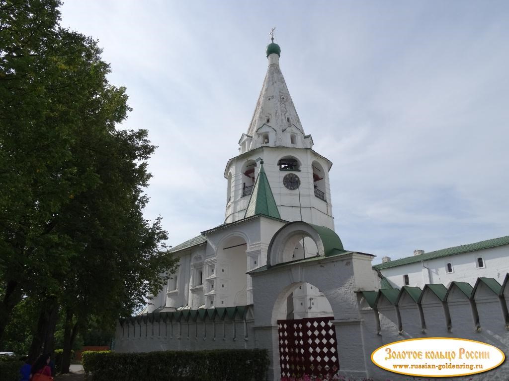 Суздальский Кремль. Вид на двор со стороны Кремлёвской улицы