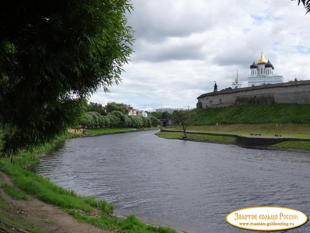 Впадение реки Псковы в реку Великую. Река Пскова