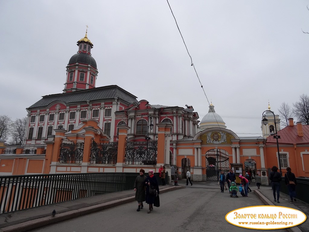 Александро-Невская лавра. Мост через реку Монастырку