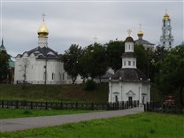 Достопримечательности Сергиева Посада. Введенская и Пятницкая церкви на Подоле. Часовня Пятницкий колодец