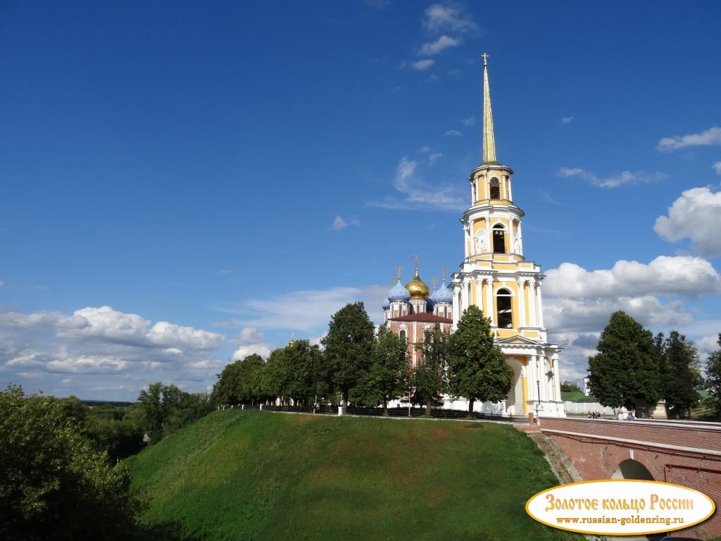 Колокольня. Вид со стороны Соборной улицы