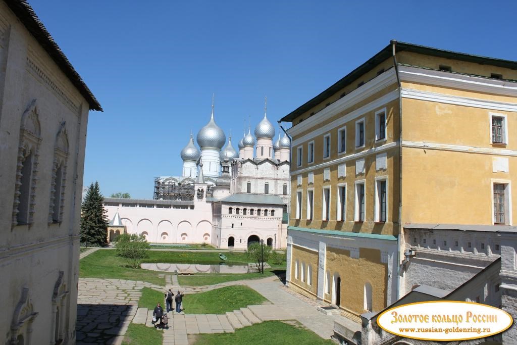 Ростовский Кремль. Центральный двор