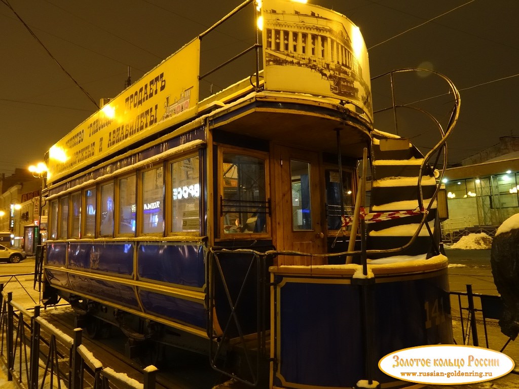 Памятник петербургской конке. Модель первого трамвая
