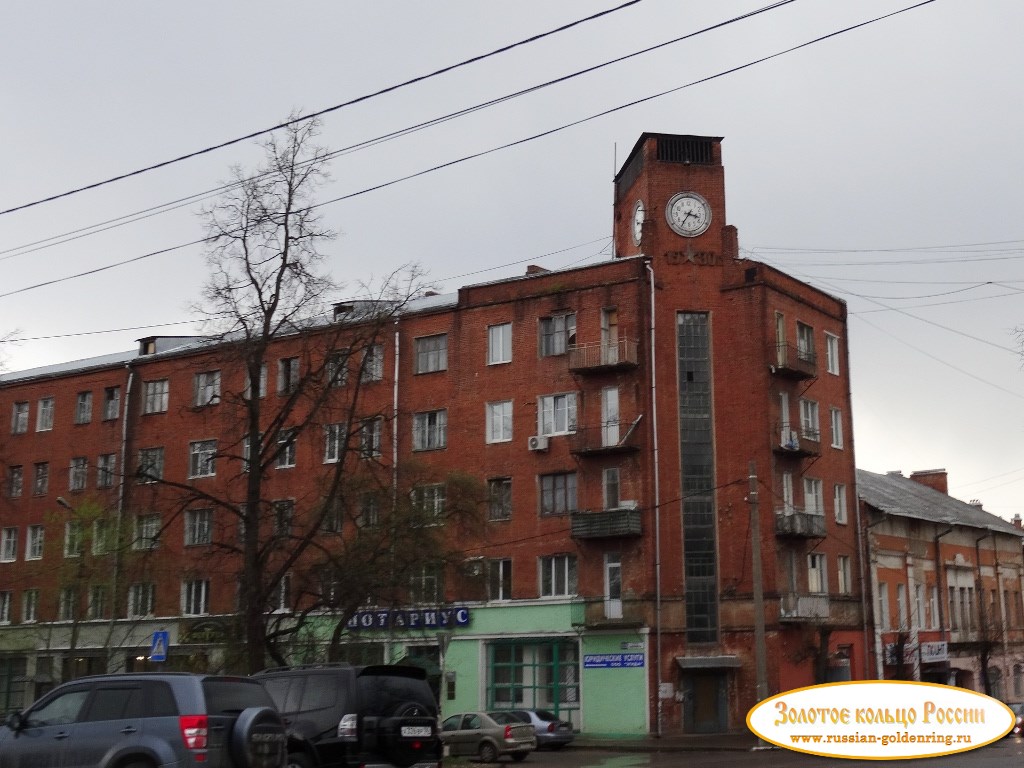 Ансамбль торговой площади. Здание с часами