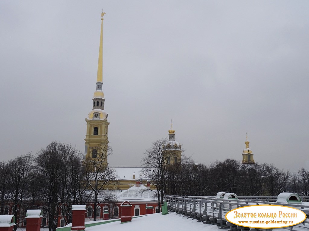 Петропавловская крепость. Вид на собор с Нарышкина бастиона