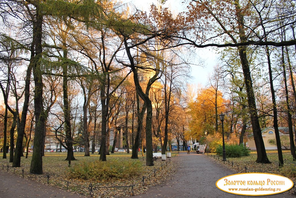 Александровский сад. Осень в саду