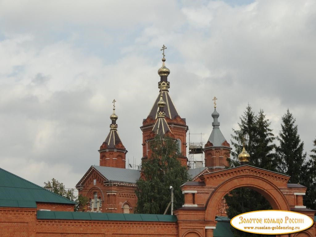 Богородицко-Тихоновский Тюнинский женский монастырь. Вид на собор с главного входа