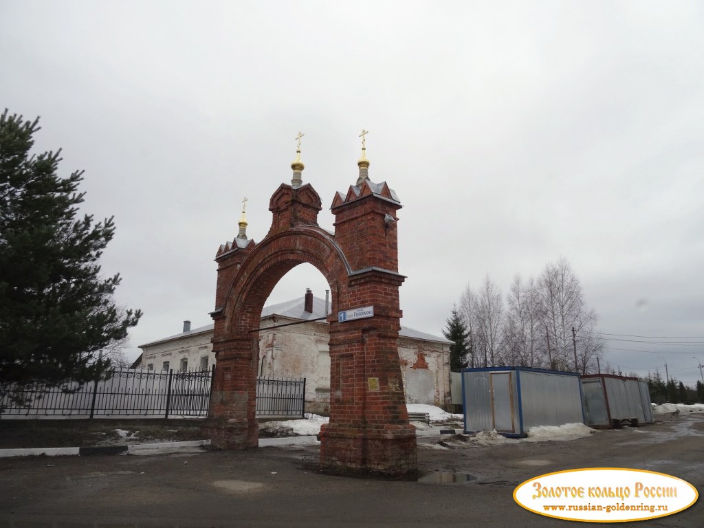 Ферапонтов Лужецкий Можайский монастырь. Ворота хозяйственного двора