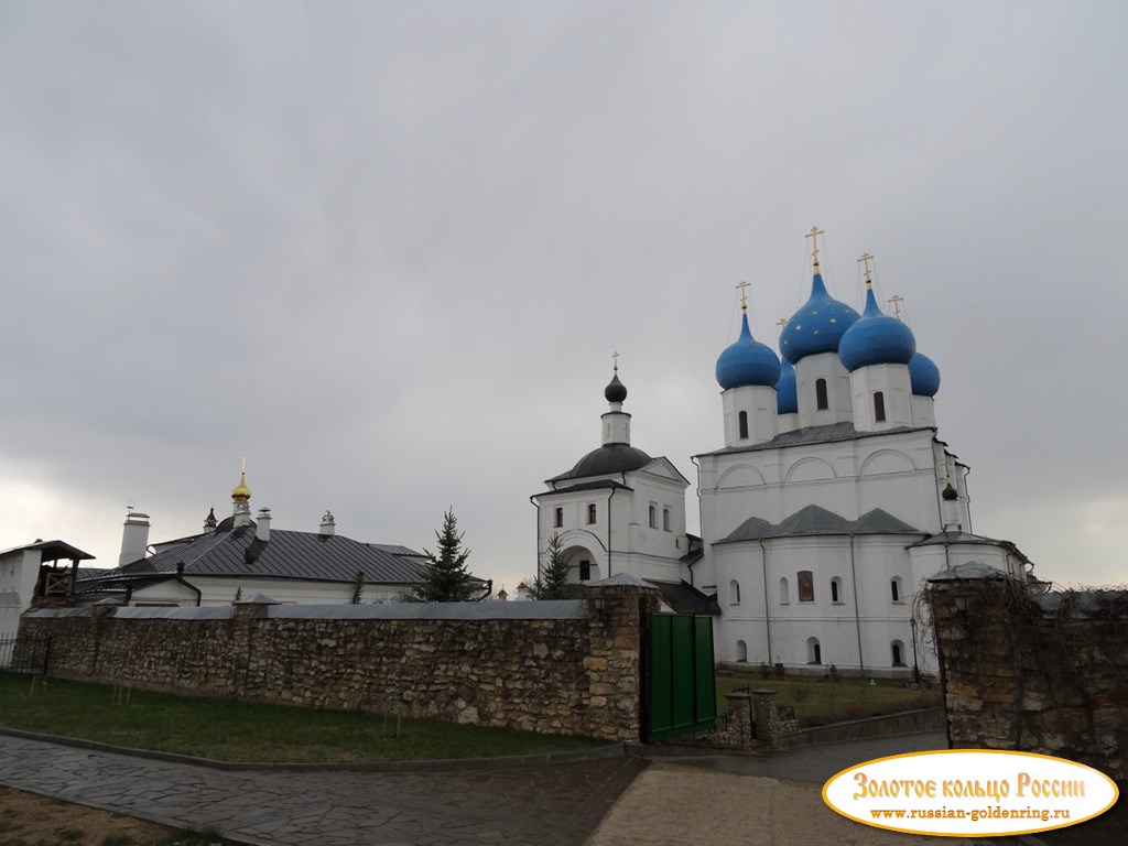 Высоцкий мужской монастырь. Вид на монастырь со стороны церкви Всех Святых