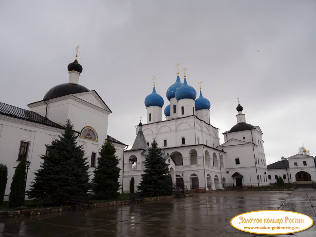 Высоцкий мужской монастырь. На территории монастыря