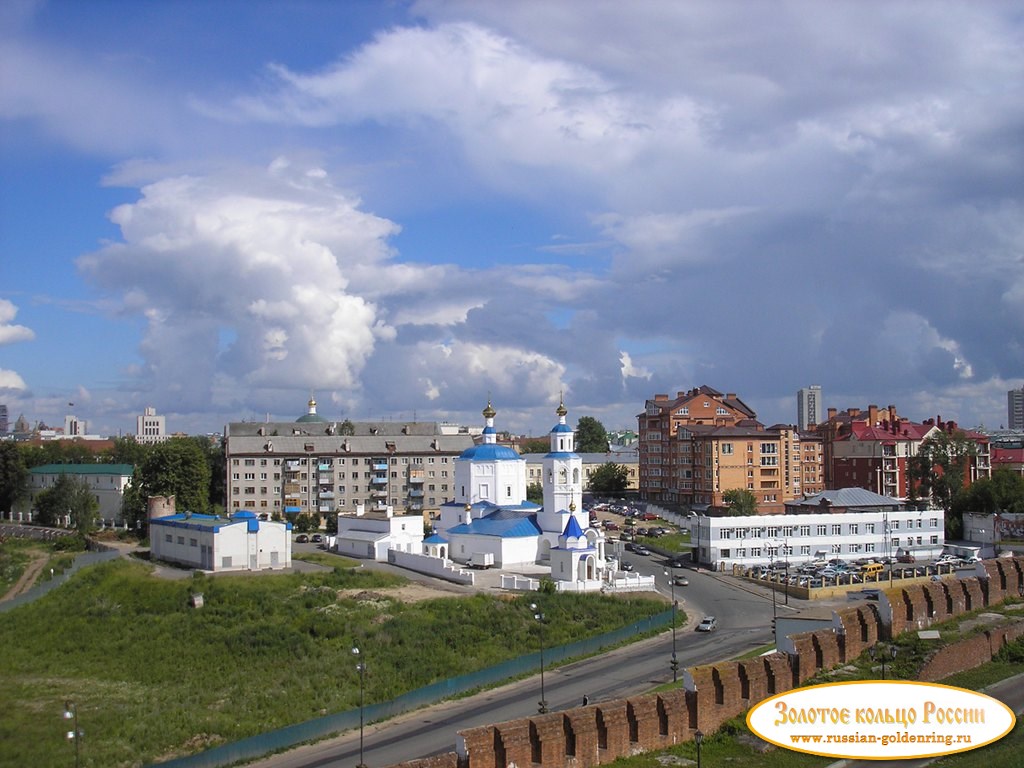 Казанский кремль. Вид на Пятницкую церковь