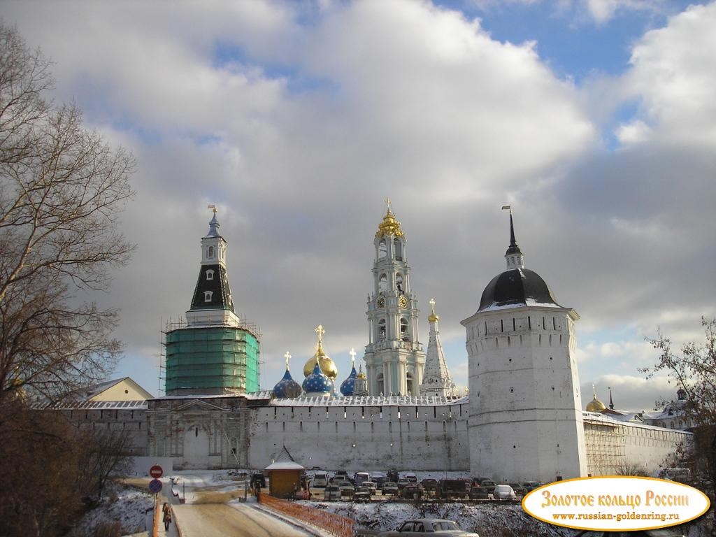 Свято-Троицкая Сергиева лавра. Вид с Красногорской площади