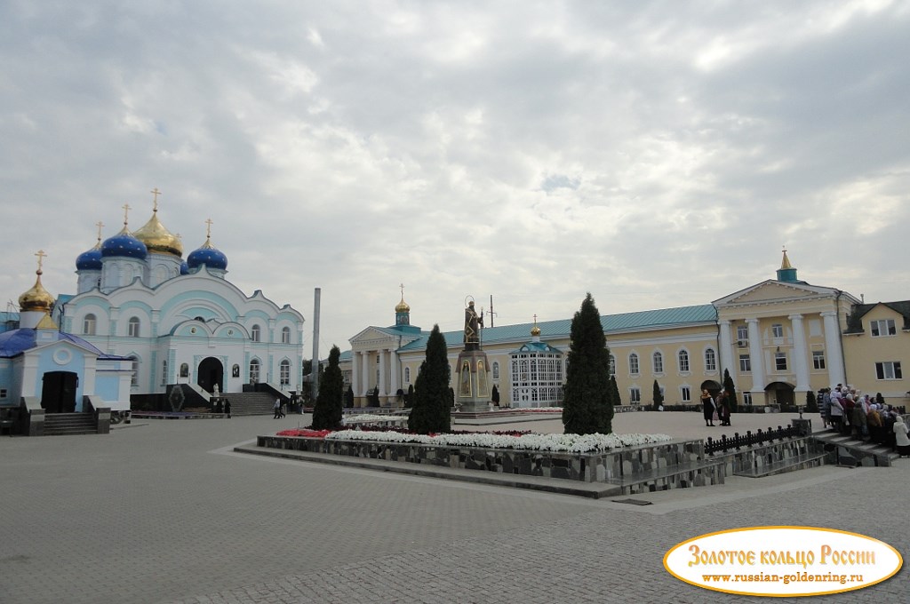 Задонский Рождество-Богородицкий мужской монастырь. Центральная площадь