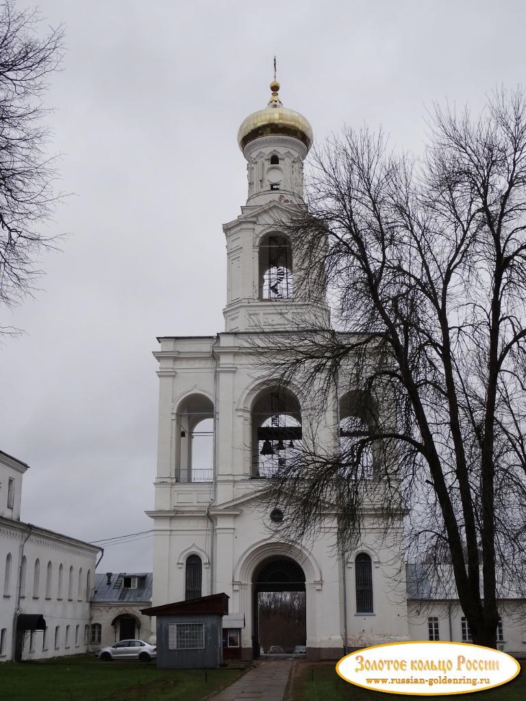 Юрьев мужской монастырь. Надвратная колокольня