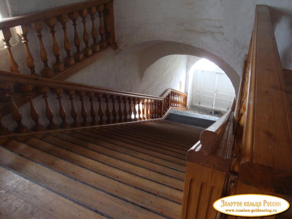 Соловецкий монастырь. Лестница в трапезную