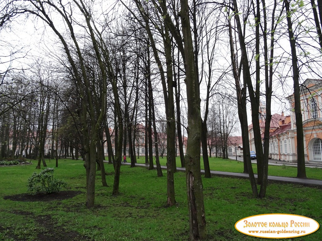 Александро-Невская лавра. На территории монастыря