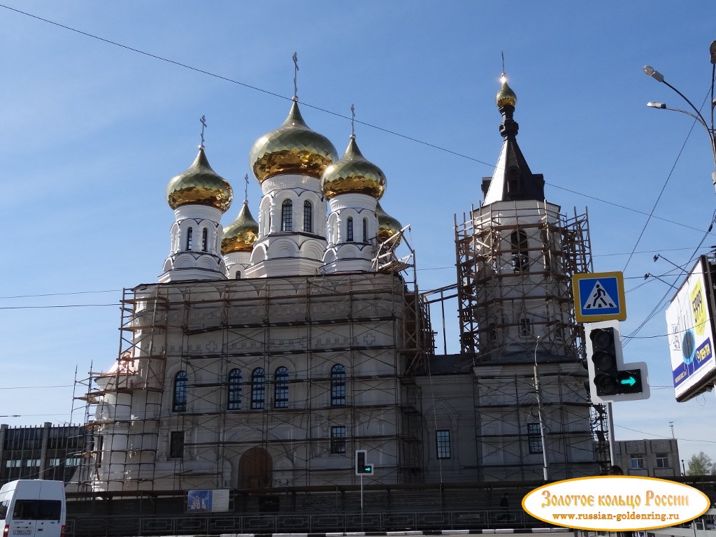 Привокзальная площадь. Храм Александра Невского