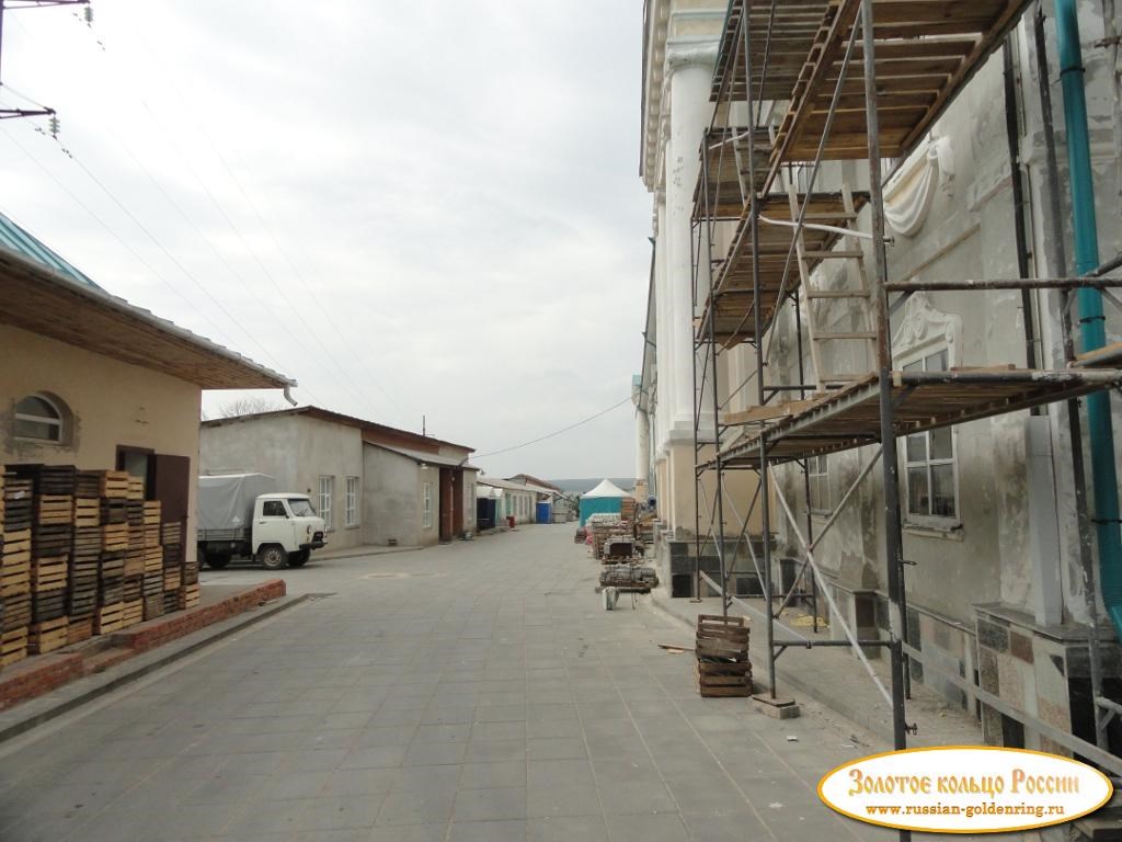 Задонский Рождество-Богородицкий мужской монастырь. За трапезной