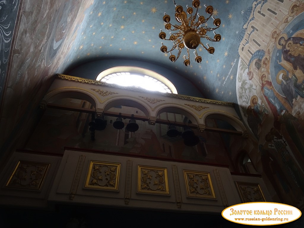 Свято-Троицкая Сергиева лавра. Звонница Покровской церкви дворца 