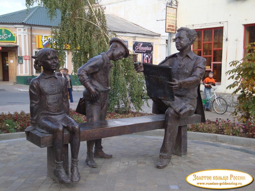 Пешеходная улица. Памятник художнику Жукову