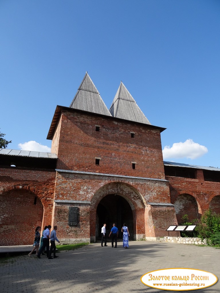 Зарайский кремль. Никольская надвратная башня