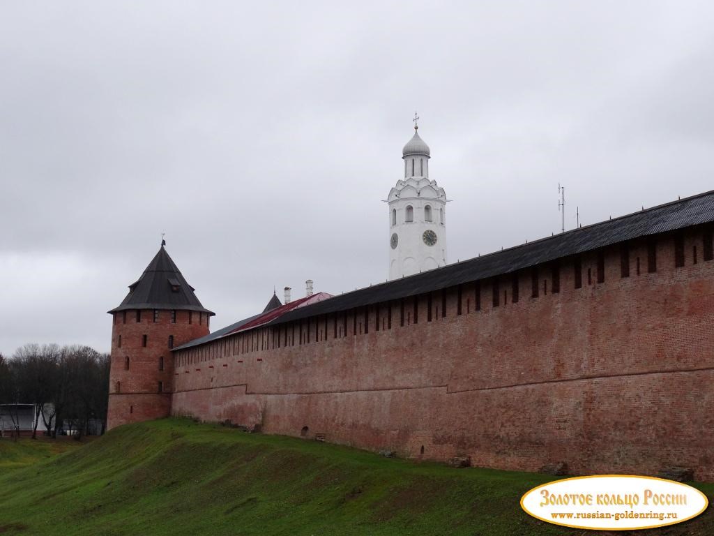 Новгородский Детинец (кремль). Вид на Митрополичью башню