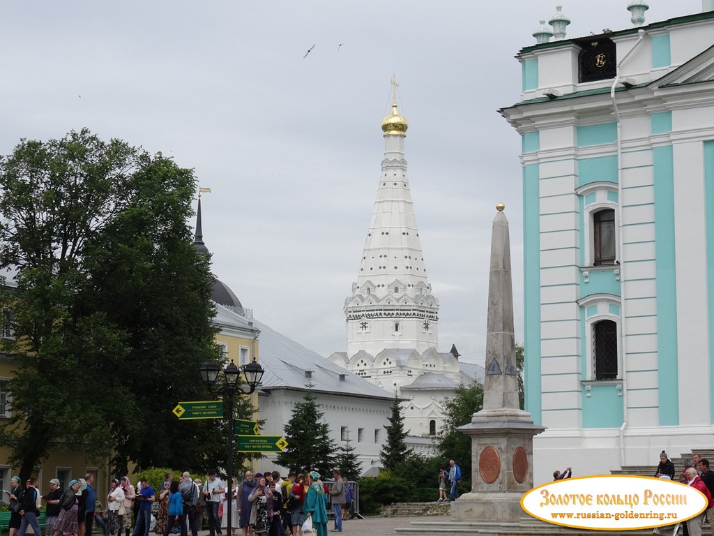 Свято-Троицкая Сергиева лавра. Церковь Зосимы и Савватия