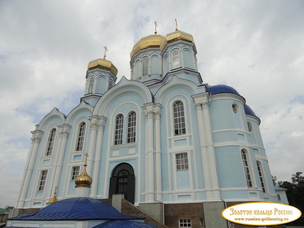 Задонский Рождество-Богородицкий мужской монастырь. Южный фасад собора