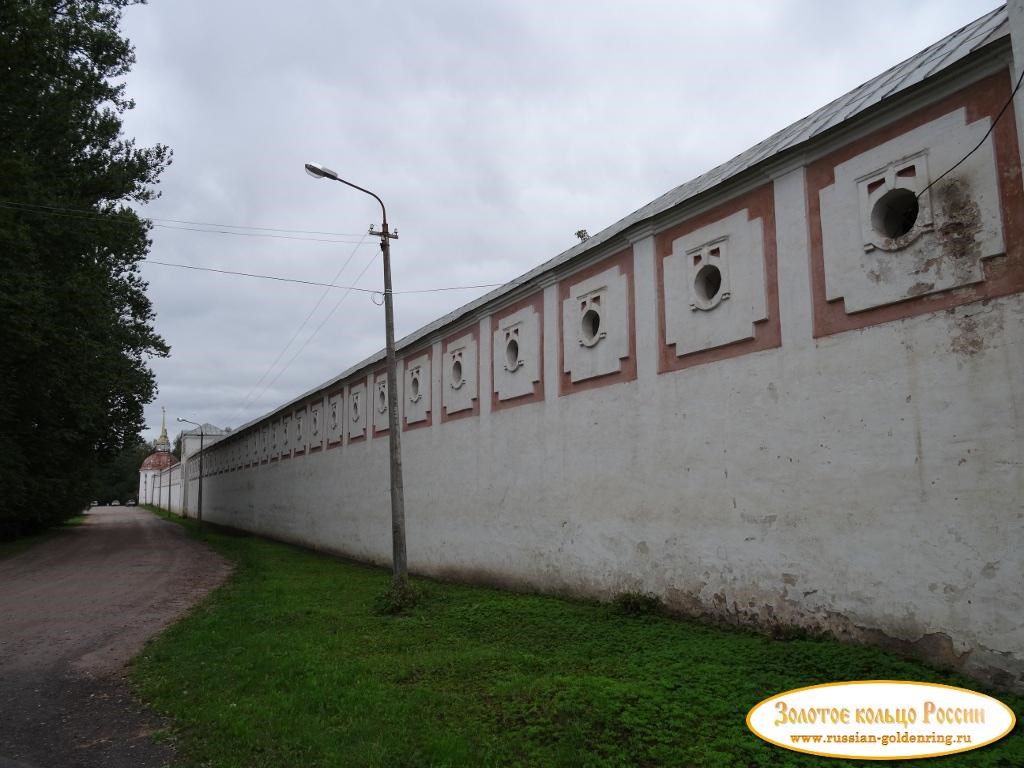 Богородичный Тихвинский Успенский монастырь. Южная стена