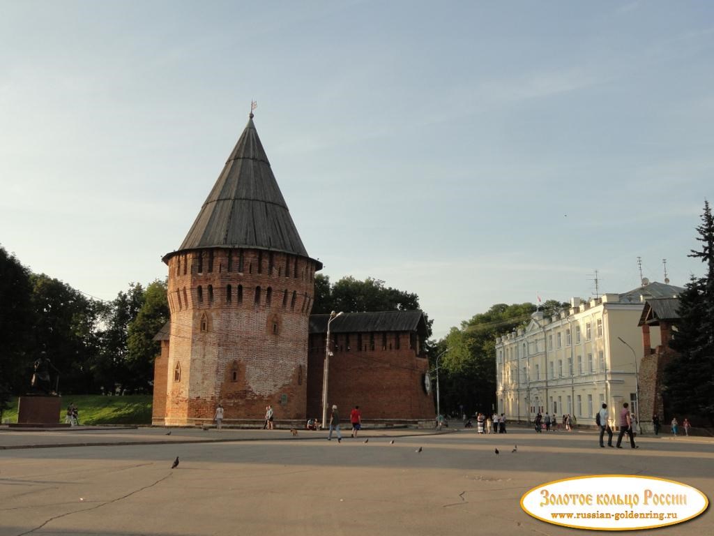 Смоленская крепостная стена. Громовая башня