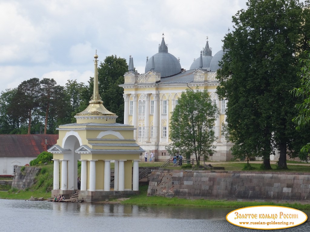 Нило-Столобенская пустынь (Нилова пустынь). Братский корпус и Архиерейская пристань