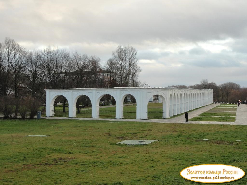 Аркада Гостиного двора. Вид с Горбатого моста