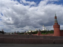 Достопримечательности Москвы. Московский кремль. Вид с Большого Москворецкого моста