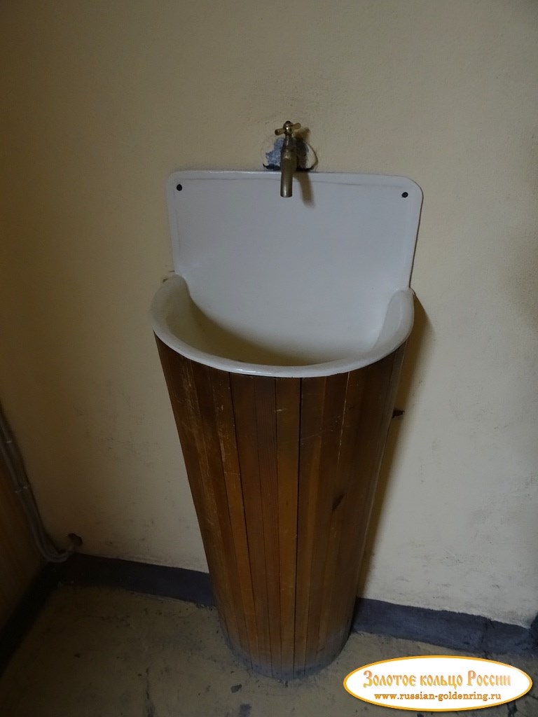 Тюрьма Трубецкого бастиона. Раковина в камере раннего типа